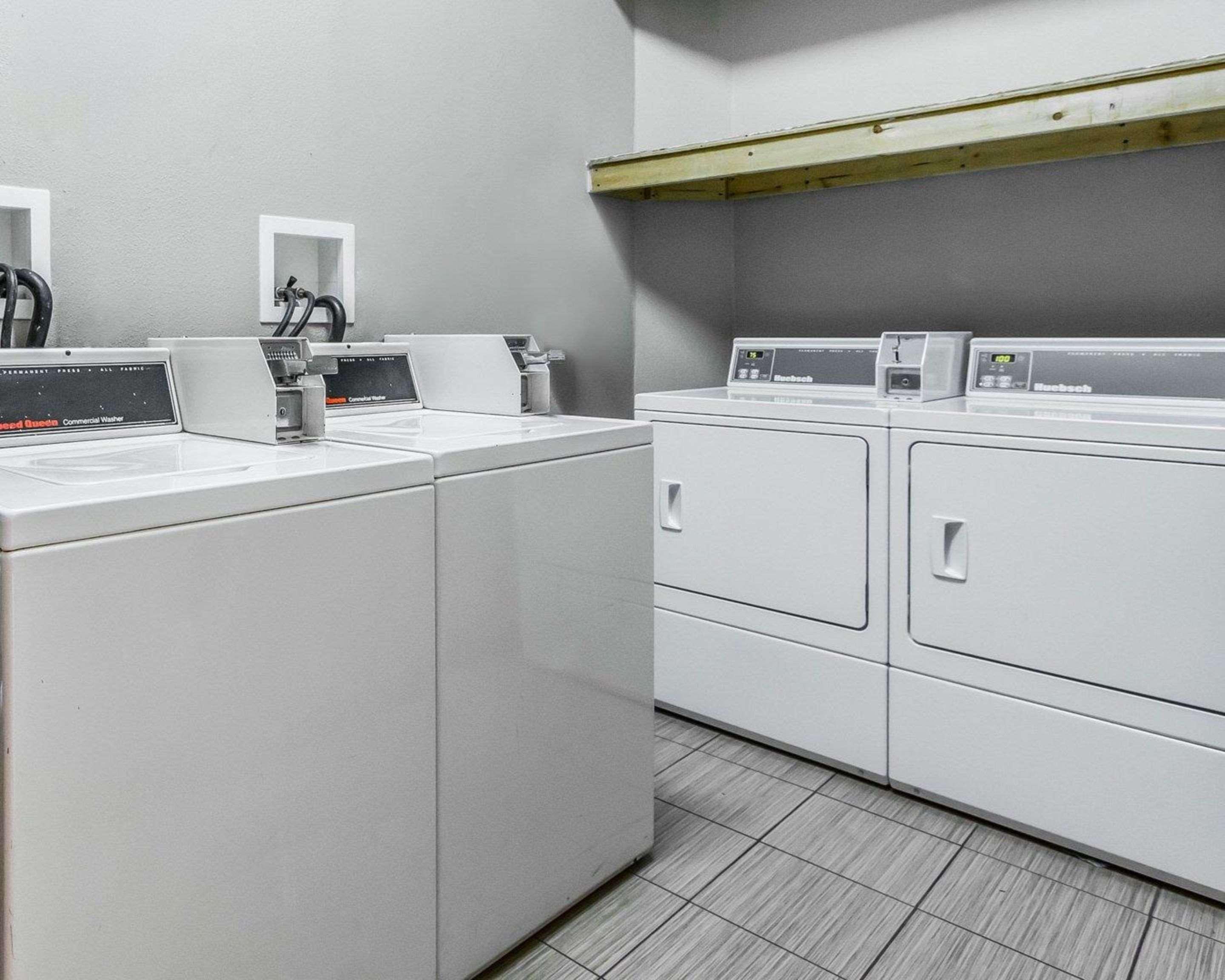 Econo Lodge Inn&Suites Enterprise Esterno foto